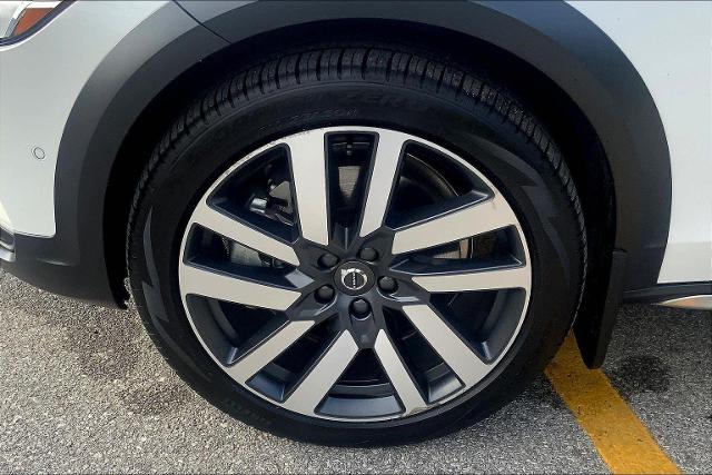 2025 Volvo V90 Cross Country Vehicle Photo in KANSAS CITY, MO 64114-4545