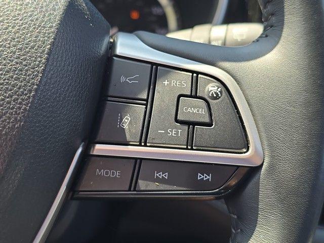 2023 Toyota Highlander Vehicle Photo in Pleasant Hills, PA 15236