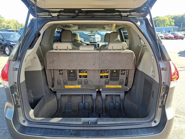 2013 Toyota Sienna Vehicle Photo in DANBURY, CT 06810-5034