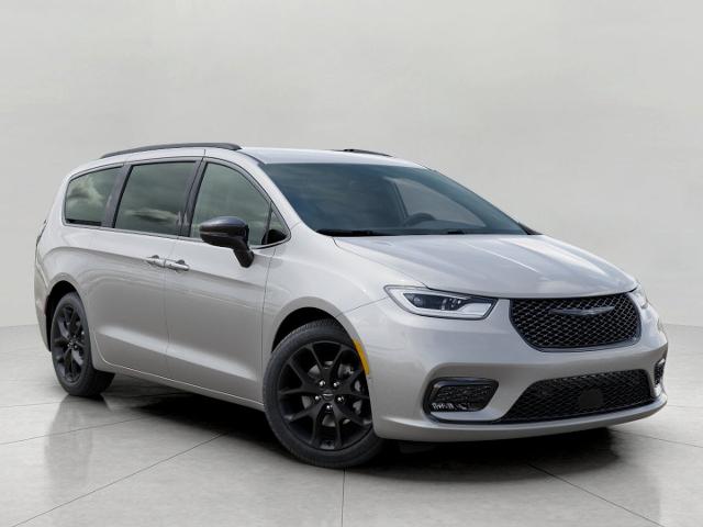 2026 Chrysler Pacifica Vehicle Photo in Neenah, WI 54956