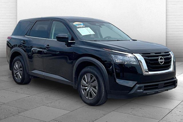 2025 Nissan Pathfinder Vehicle Photo in TOPEKA, KS 66609-0000