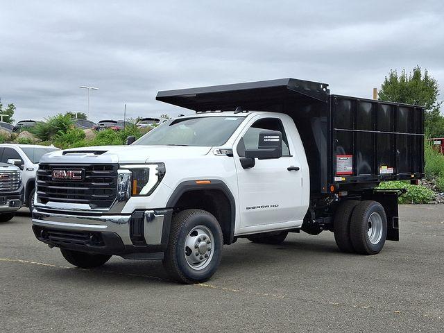 2025 GMC Sierra 3500 HD Chassis Cab Vehicle Photo in DANBURY, CT 06810-5034