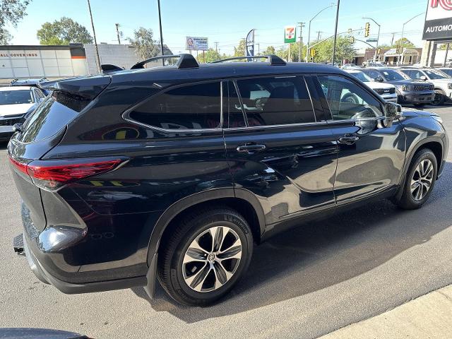 2022 Toyota Highlander Vehicle Photo in Tucson, AZ 85712