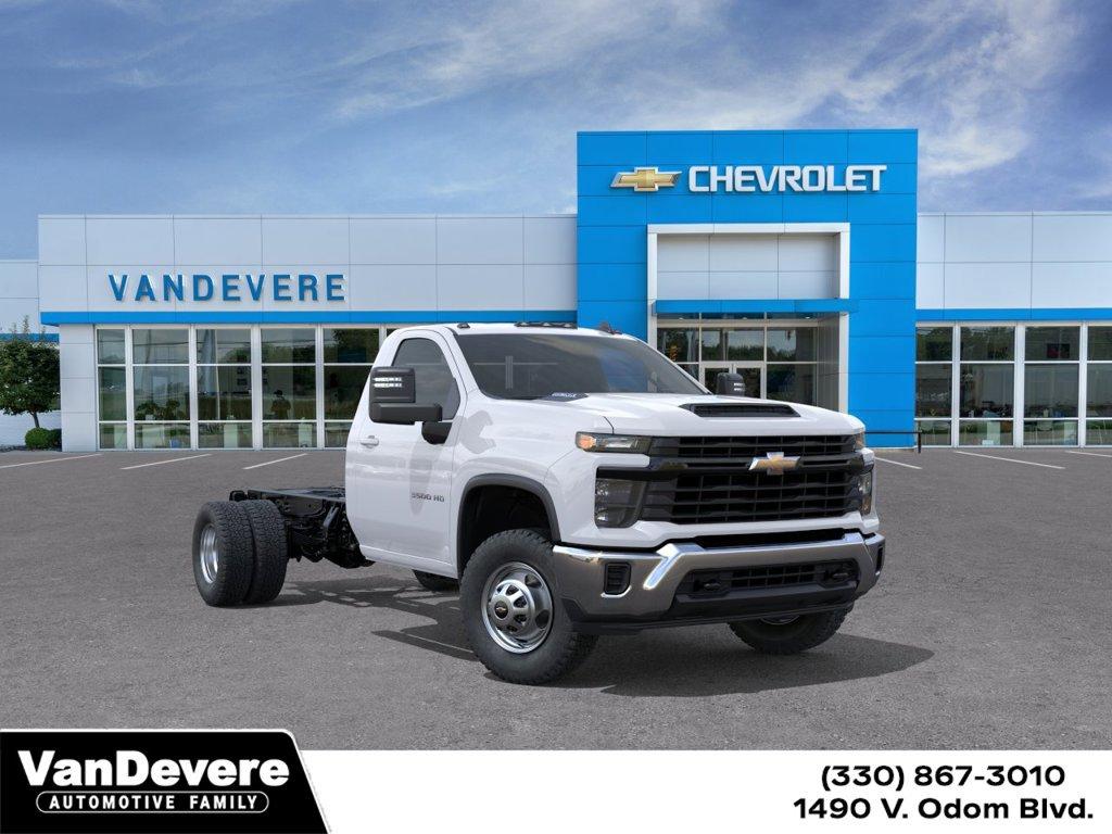 2026 Chevrolet Silverado 3500 HD Chassis Cab Vehicle Photo in AKRON, OH 44320-4088