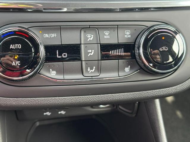 2025 Buick Envista Vehicle Photo in COLUMBIA, MO 65203-3903