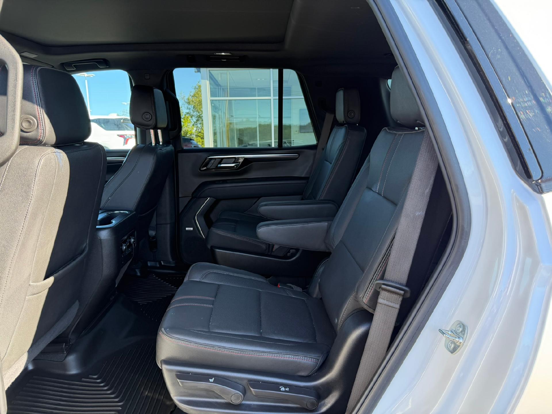 2025 Chevrolet Tahoe photo 19 of 40