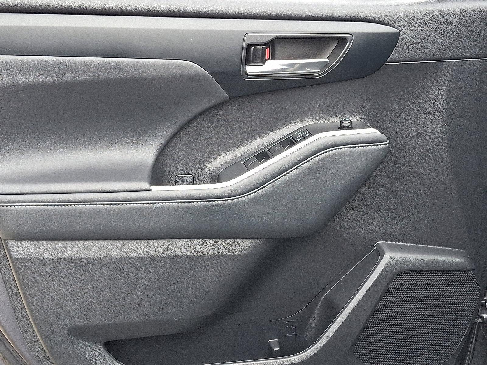 2022 Toyota Highlander Vehicle Photo in BETHLEHEM, PA 18017-9401