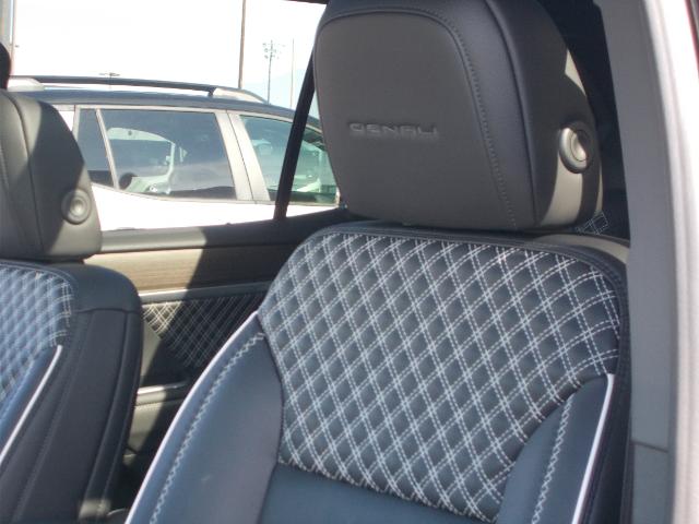 2026 GMC Acadia Vehicle Photo in LOWELL, MA 01852-4336