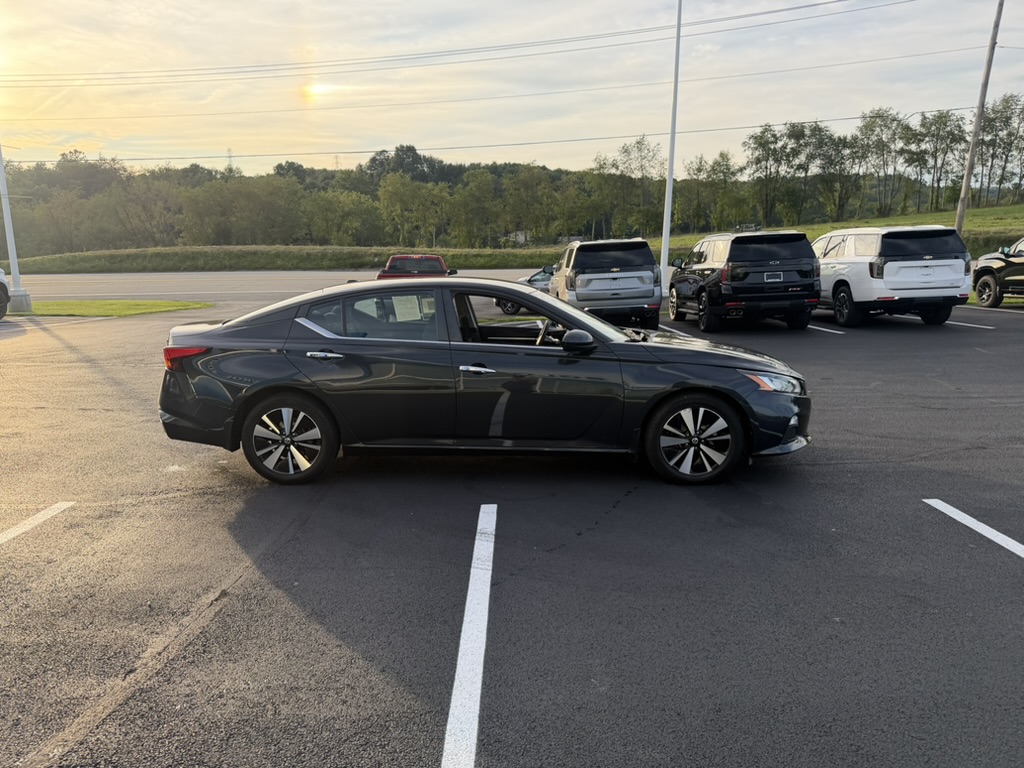 2022 Nissan Altima photo 7 of 33