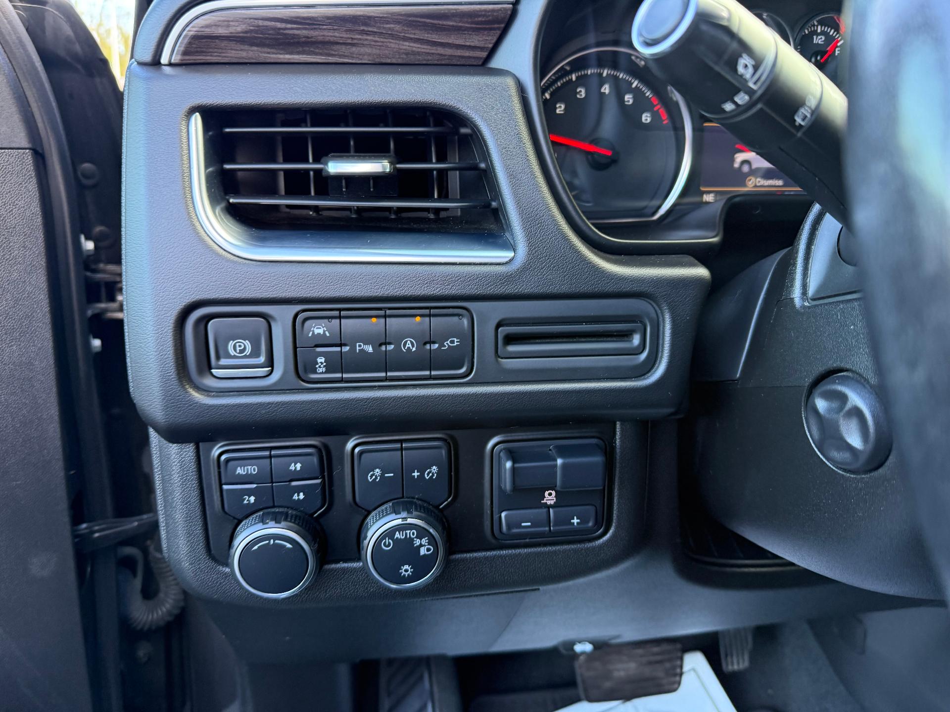2021 Chevrolet Suburban photo 19 of 27