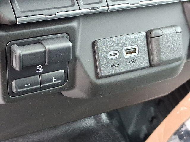 2025 GMC Sierra 3500 HD Chassis Cab Vehicle Photo in DANBURY, CT 06810-5034