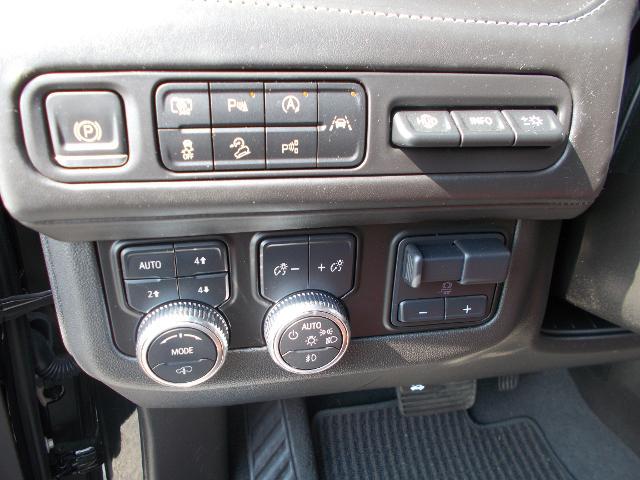 2023 GMC Yukon XL Vehicle Photo in LOWELL, MA 01852-4336