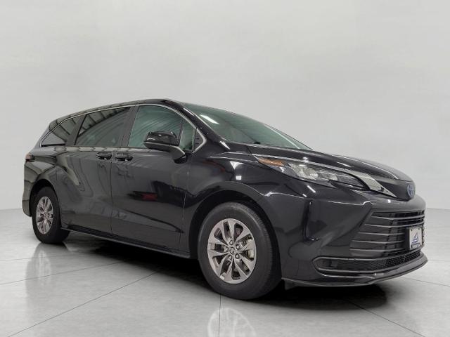 2025 Toyota Sienna Vehicle Photo in MIDDLETON, WI 53562-1492