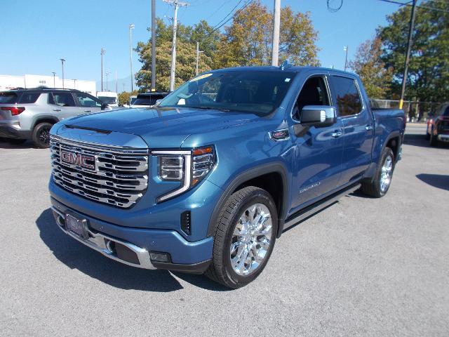 2024 GMC Sierra 1500 Vehicle Photo in LOWELL, MA 01852-4336