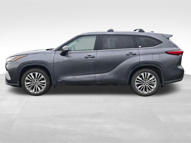 2023 Toyota Highlander Vehicle Photo in Puyallup, WA 98371