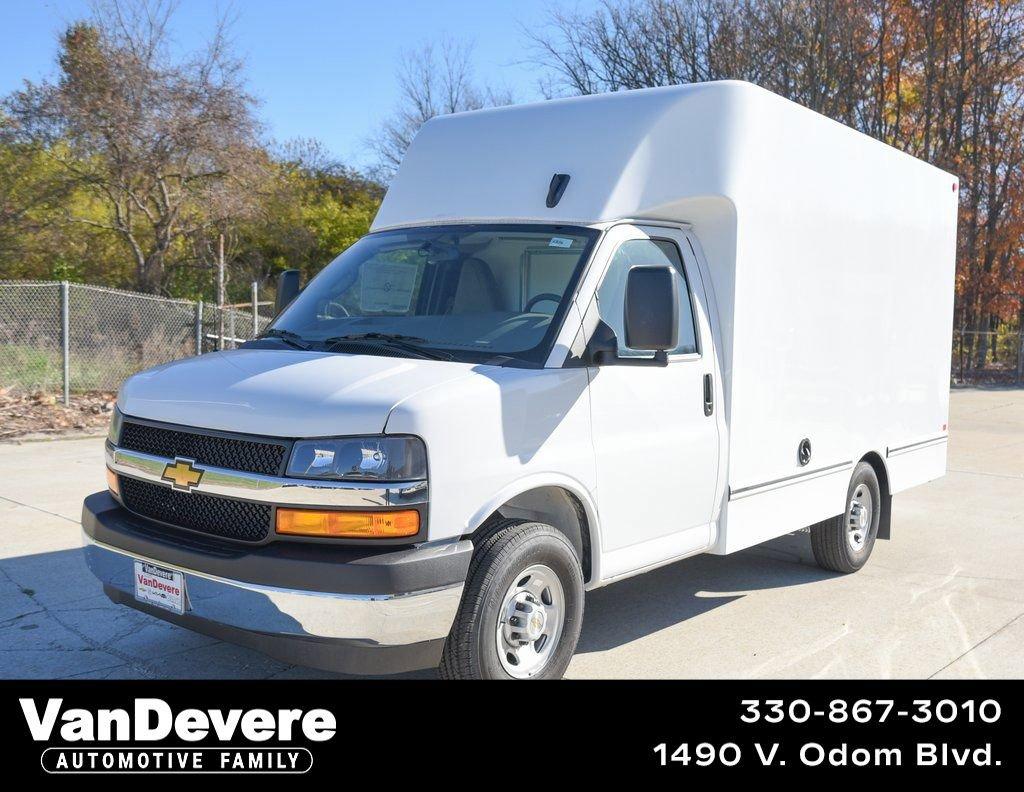 2025 Chevrolet Express Cutaway 3500 Vehicle Photo in AKRON, OH 44320-4088