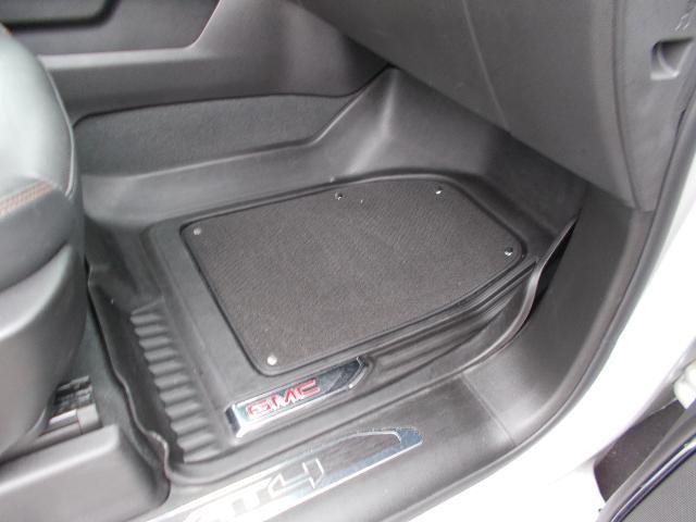 2022 GMC Sierra 1500 Vehicle Photo in LOWELL, MA 01852-4336