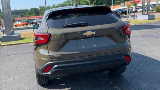 2024 Chevrolet Trax Vehicle Photo in MOON TOWNSHIP, PA 15108-2571
