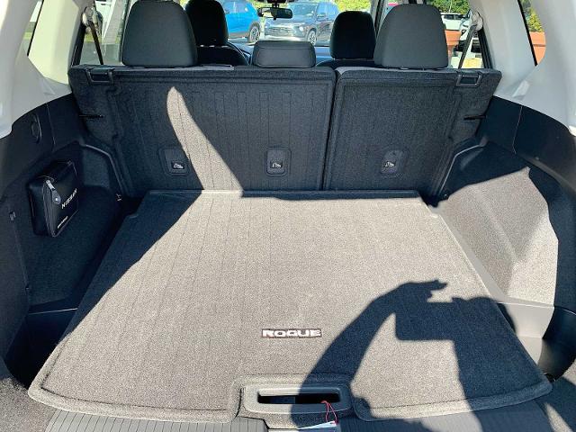 2022 Nissan Rogue Vehicle Photo in MOON TOWNSHIP, PA 15108-2571
