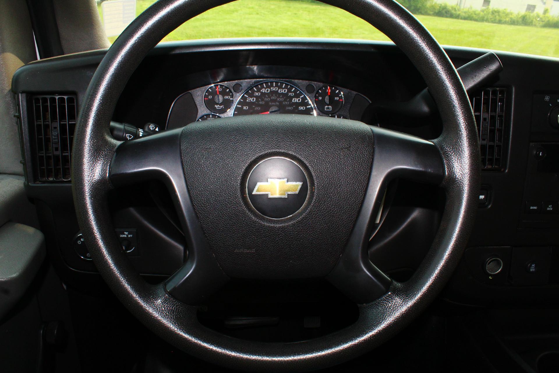 2014 Chevrolet Express Cutaway 3500 Vehicle Photo in NORTHAMPTON, MA 01060-1120