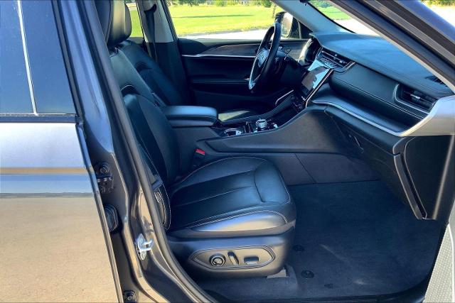 2022 Jeep Grand Cherokee Vehicle Photo in TOPEKA, KS 66609-0000