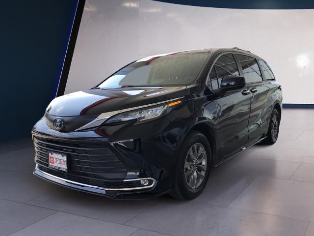 2023 Toyota Sienna Vehicle Photo in LAREDO, TX 78041-0006
