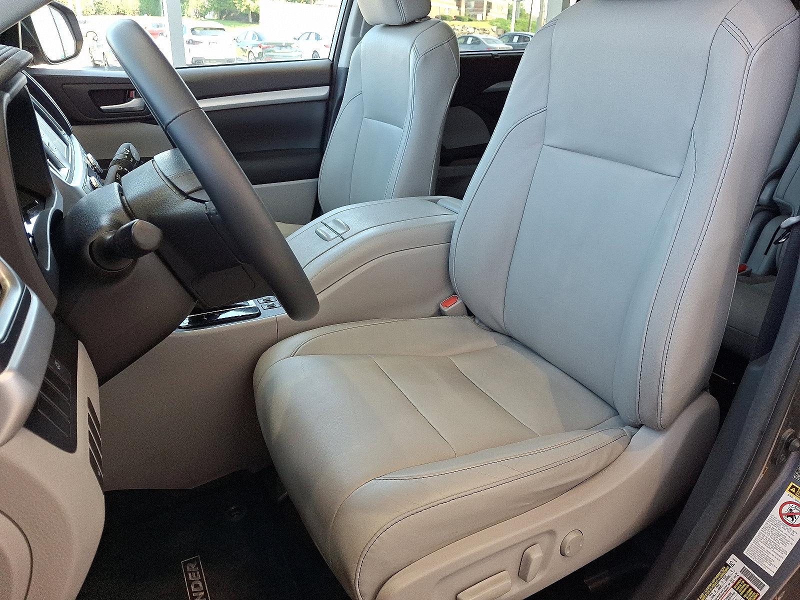 2016 Toyota Highlander Vehicle Photo in Lancaster, PA 17601