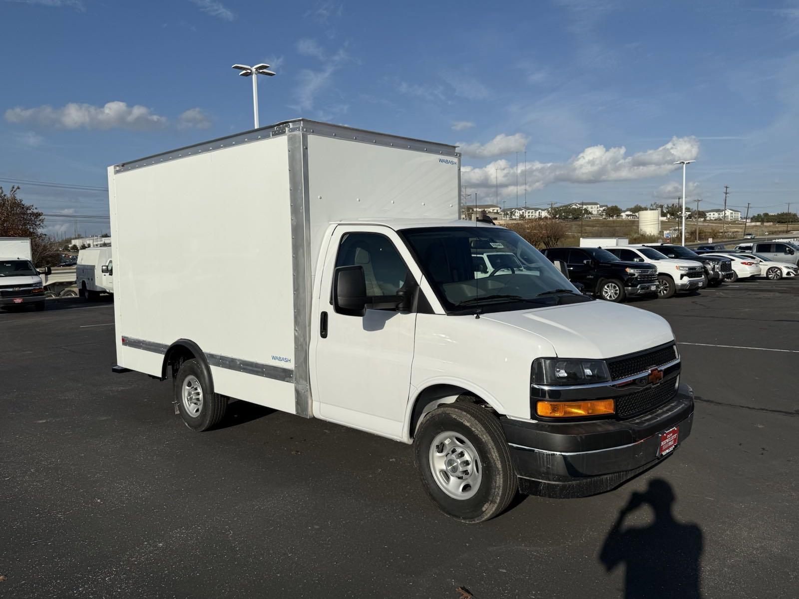 2024 Chevrolet Express Cutaway 3500 Vehicle Photo in GEORGETOWN, TX 78626-7508