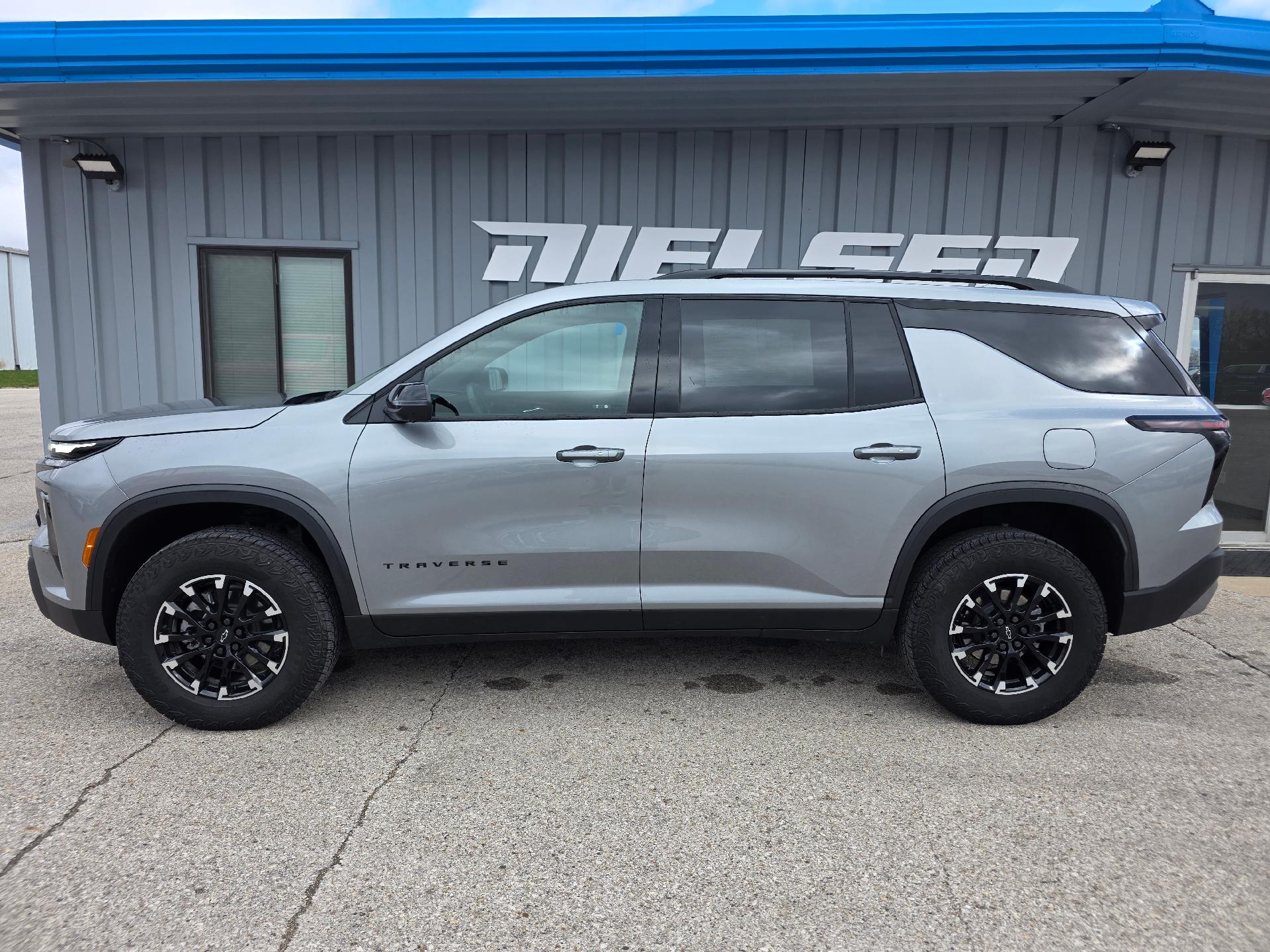 Sterling Gray Metallic 2025 Chevrolet Traverse SUV / Crossover Four-Wheel Drive 8-Speed Automatic