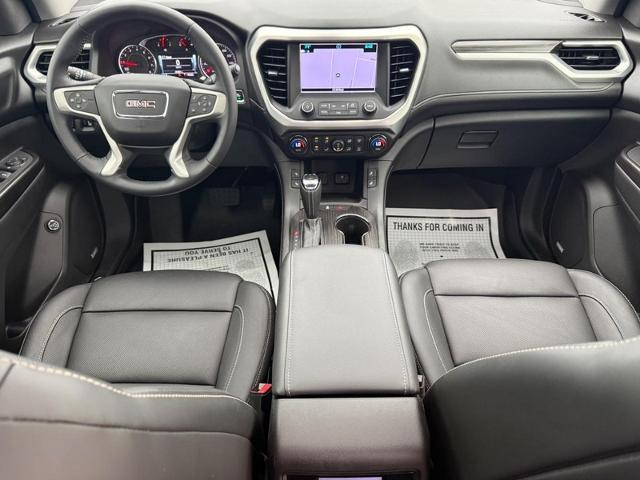 2017 GMC Acadia Vehicle Photo in COLUMBIA, MO 65203-3903