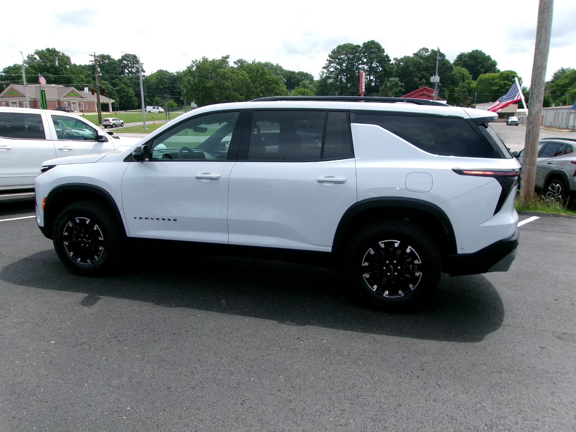 View vehicle photo 5