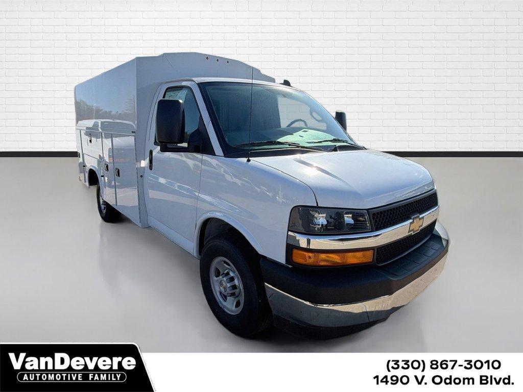 2026 Chevrolet Express Cutaway 3500 Vehicle Photo in AKRON, OH 44320-4088