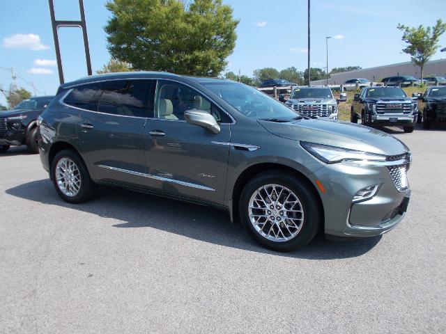 2022 Buick Enclave Vehicle Photo in LOWELL, MA 01852-4336