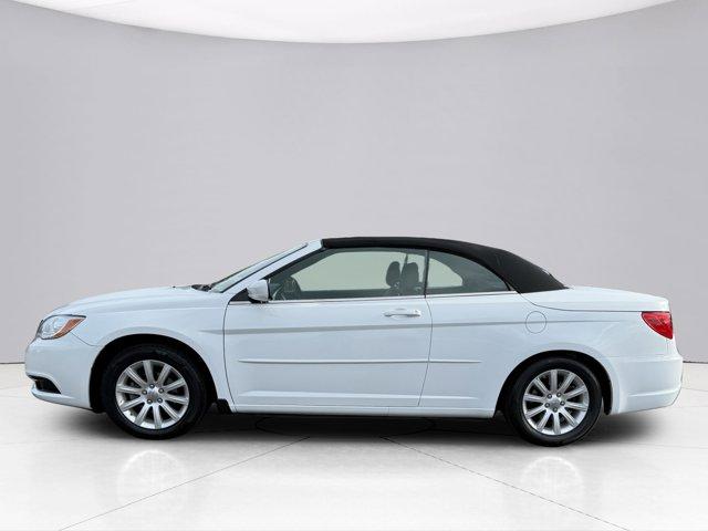 2011 Chrysler 200 Vehicle Photo in LEOMINSTER, MA 01453-2952