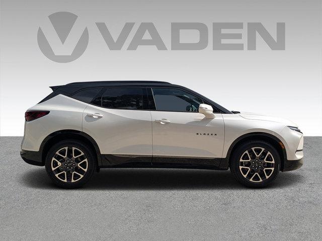 2025 Chevrolet Blazer Vehicle Photo in BRUNSWICK, GA 31525-1881
