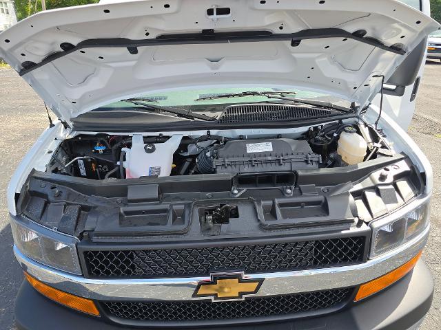 2025 Chevrolet Express Commercial Cutaway Vehicle Photo in INDEPENDENCE, MO 64055-1314