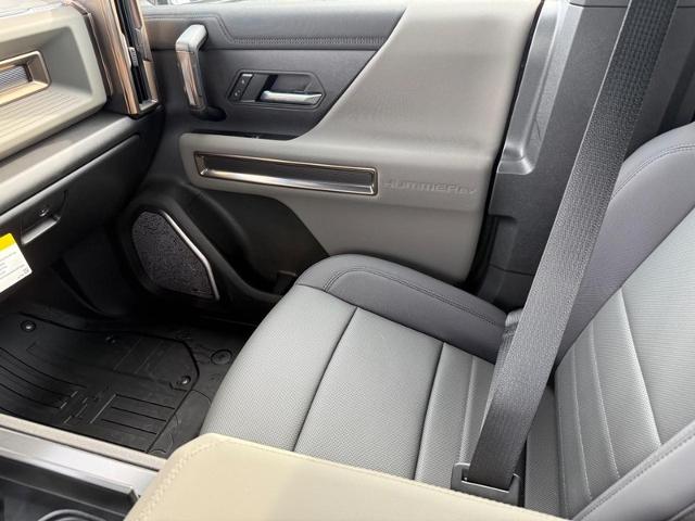 2025 GMC HUMMER EV Pickup Vehicle Photo in COLUMBIA, MO 65203-3903