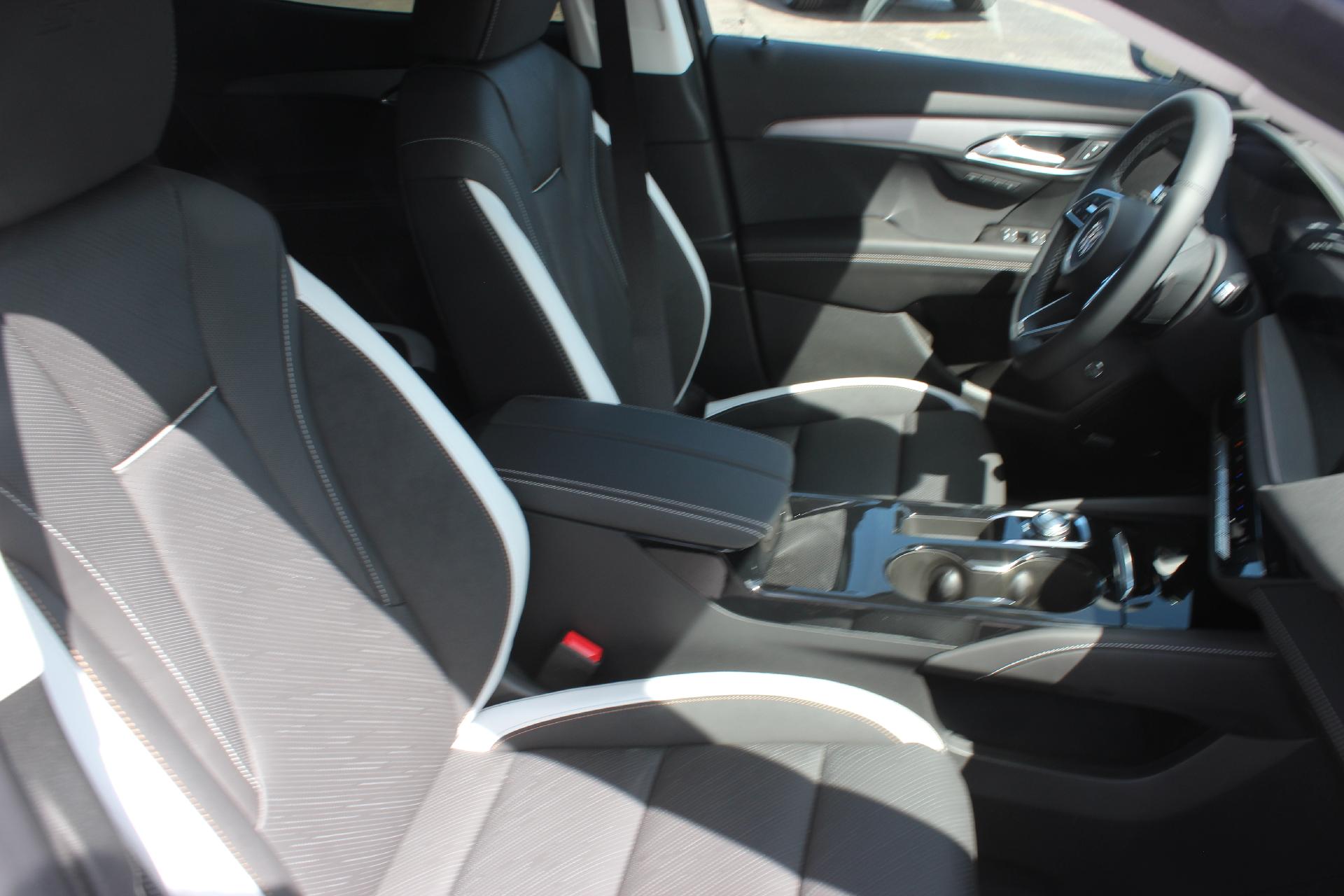 2025 Buick Envision Vehicle Photo in AURORA, CO 80012-4011