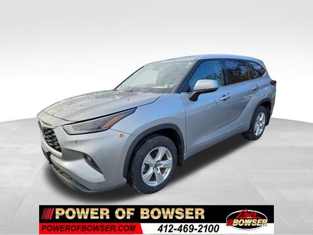 2022 Toyota Highlander Vehicle Photo in Pleasant Hills, PA 15236