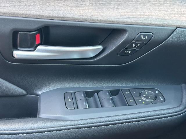2025 Toyota Grand Highlander Vehicle Photo in COLUMBIA, MO 65203-3903