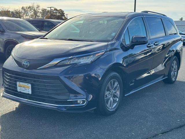 2021 Toyota Sienna Vehicle Photo in COLUMBIA, MO 65203-3903