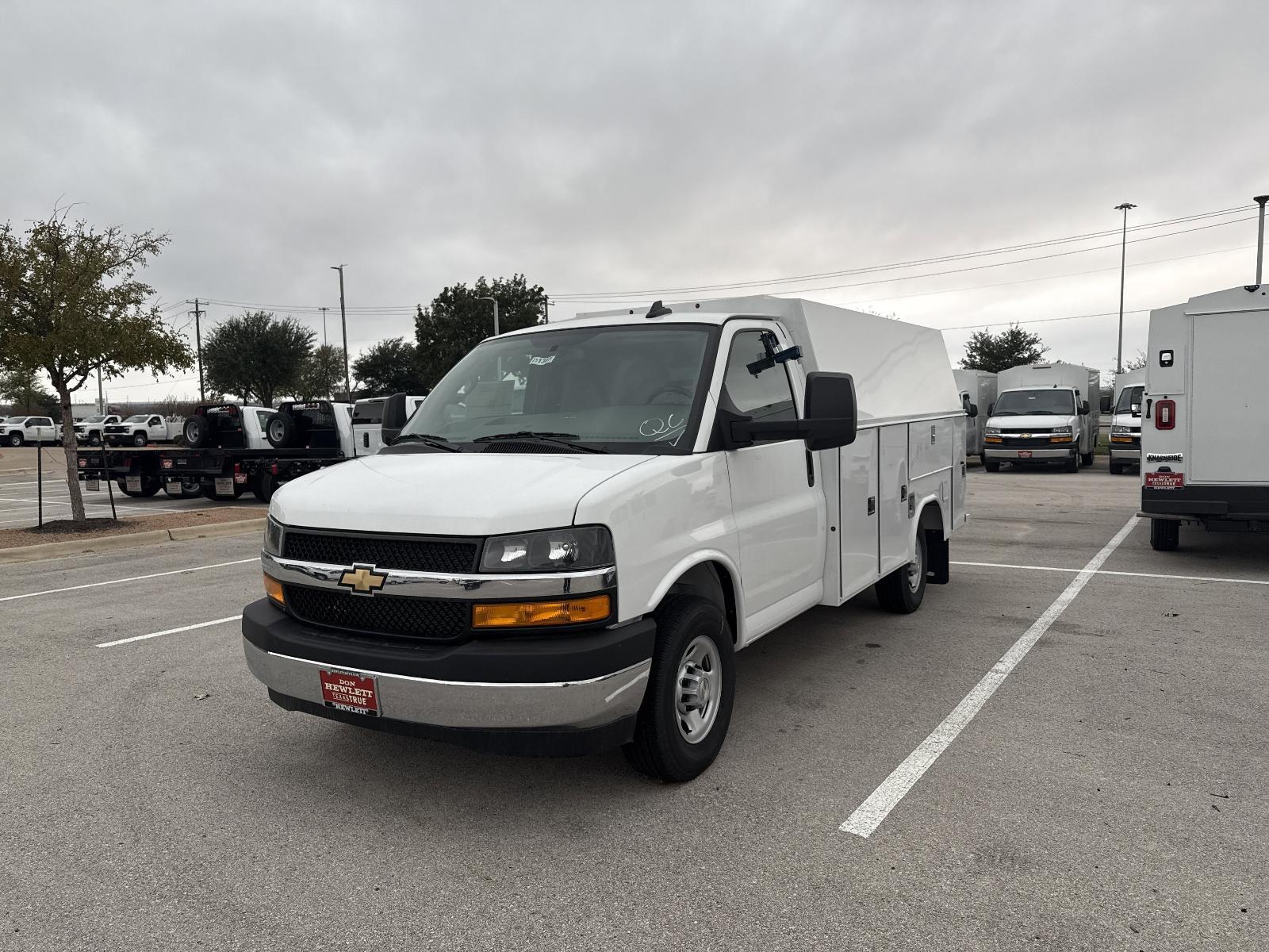 2025 Chevrolet Express Cutaway 3500 Vehicle Photo in GEORGETOWN, TX 78626-7508