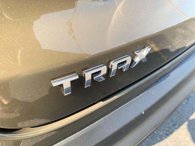 2024 Chevrolet Trax Vehicle Photo in MOON TOWNSHIP, PA 15108-2571