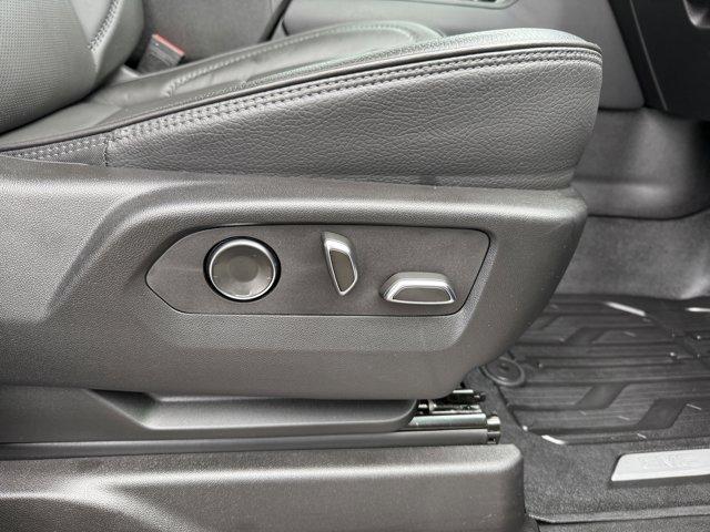 2024 GMC Yukon XL Vehicle Photo in LEOMINSTER, MA 01453-2952