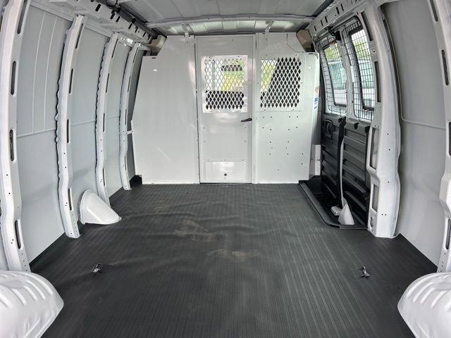 2025 Chevrolet Express Cargo 2500 Vehicle Photo in SAINT CLAIRSVILLE, OH 43950-8512