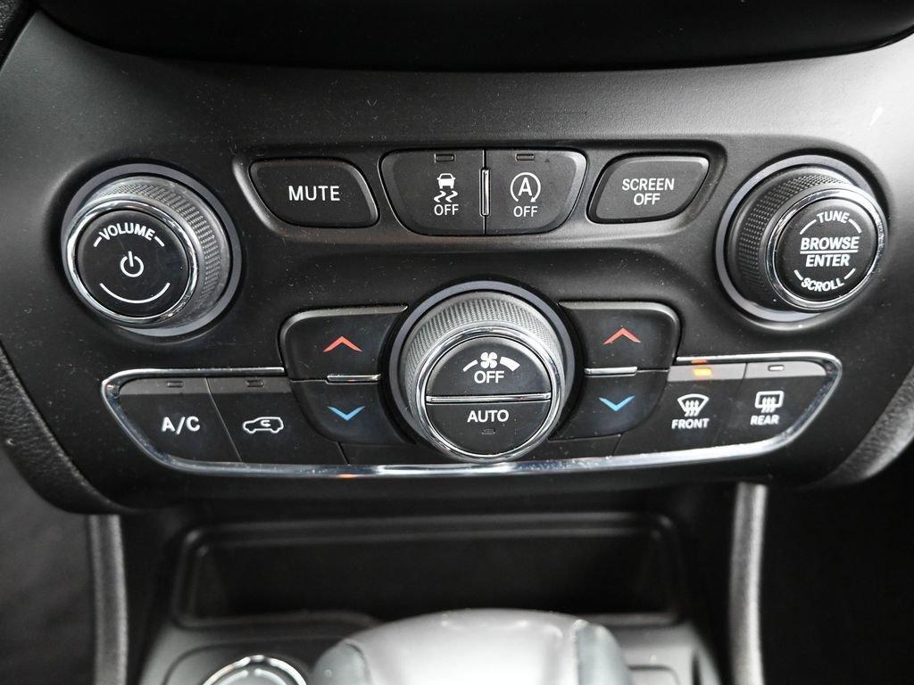 2020 Jeep Cherokee Vehicle Photo in Cedar Rapids, IA 52402