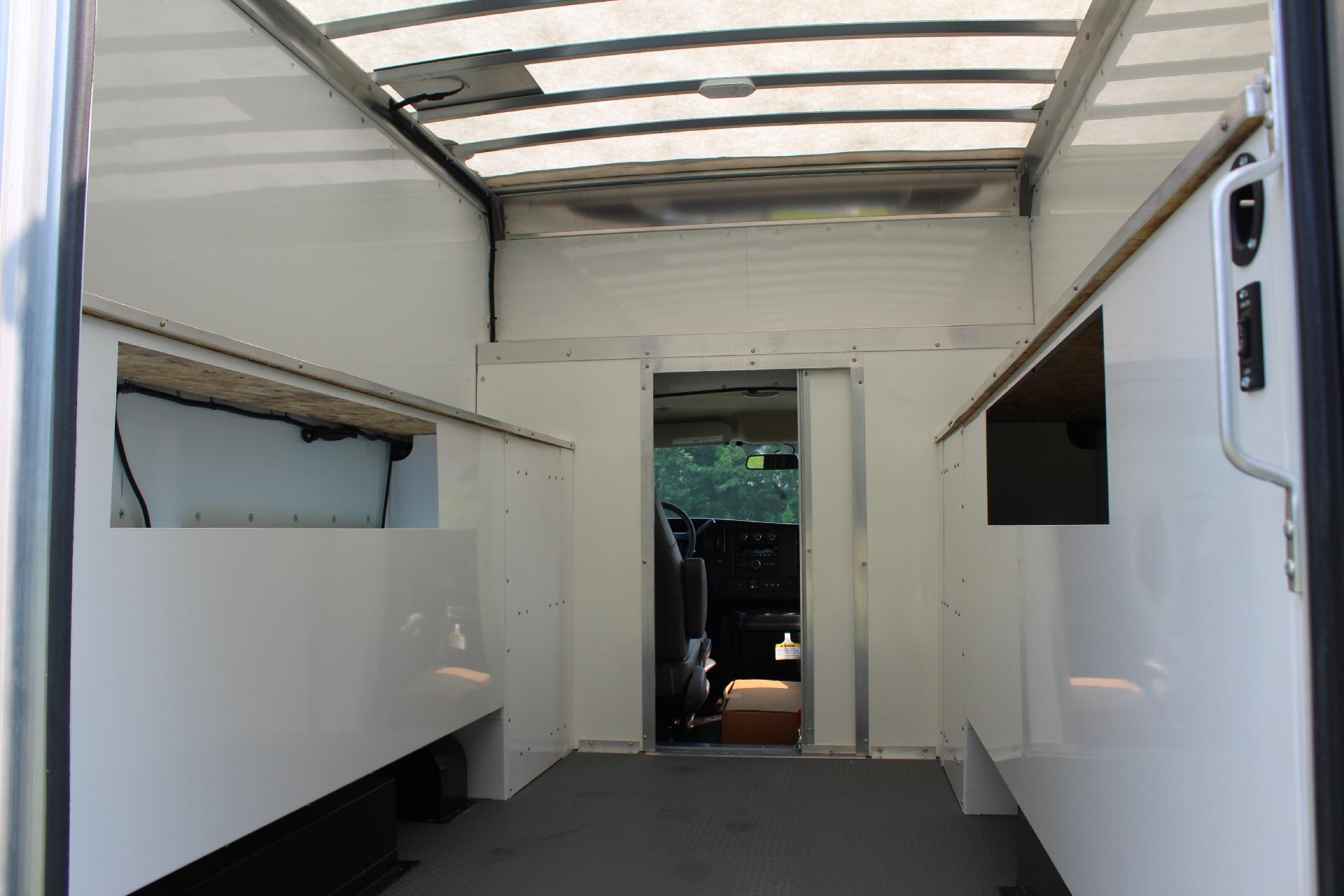 2025 Chevrolet Express Cutaway 3500 Vehicle Photo in NORTHAMPTON, MA 01060-1120