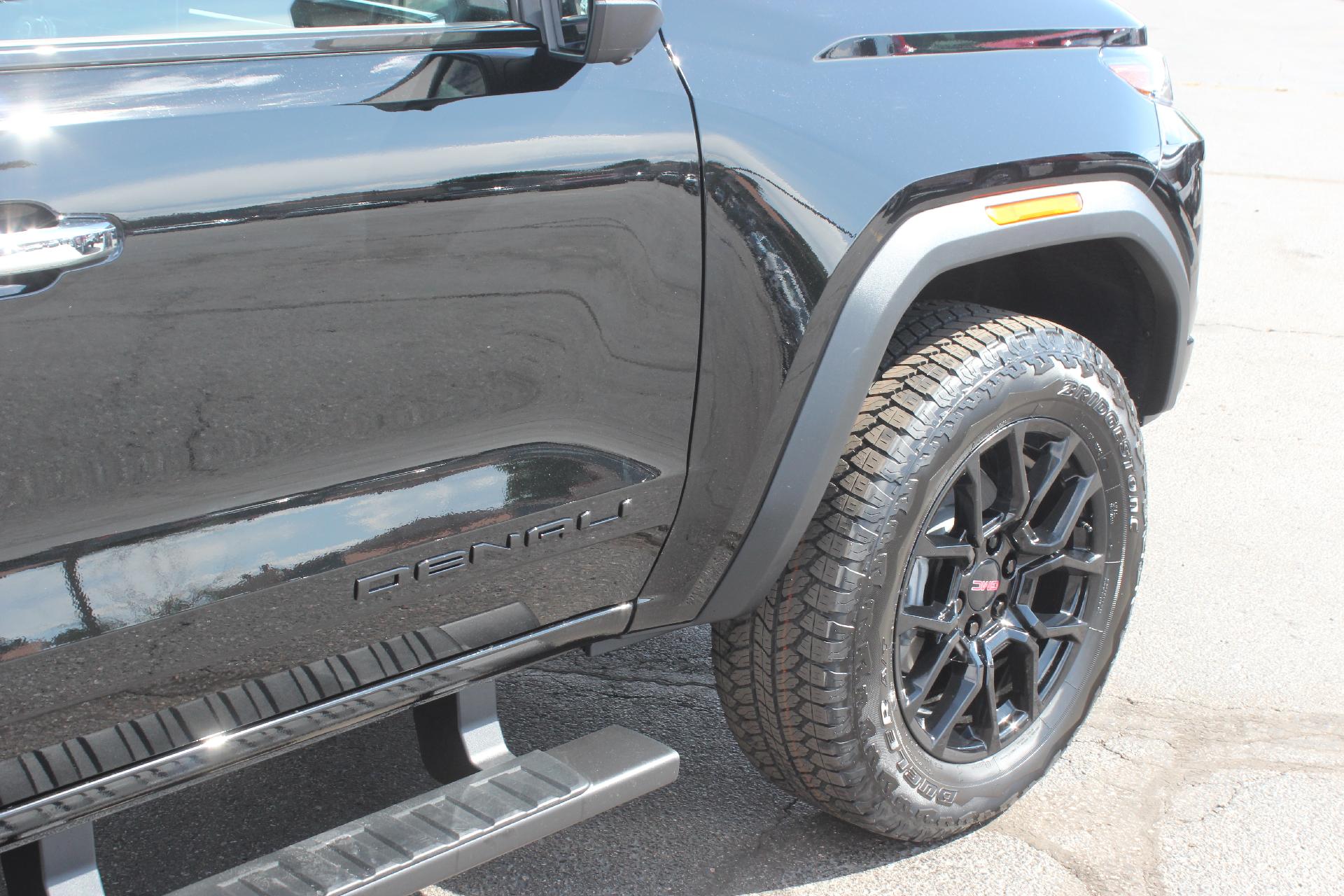 2025 GMC Canyon Vehicle Photo in AURORA, CO 80012-4011