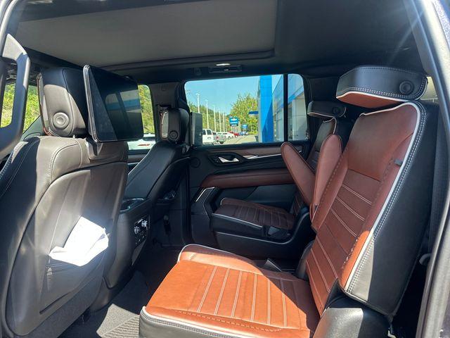 2023 GMC Yukon XL Vehicle Photo in Pleasant Hills, PA 15236