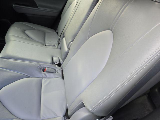 2022 Toyota Highlander Vehicle Photo in Pleasant Hills, PA 15236